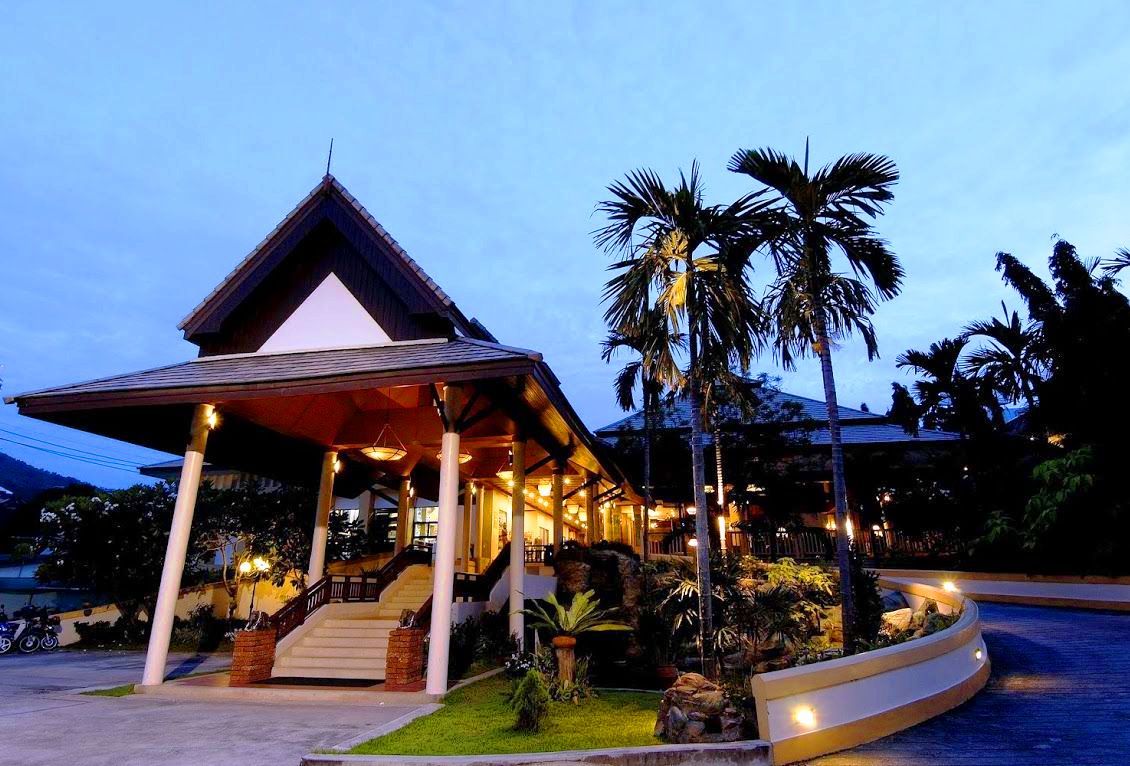 Thara Patong Beach Resort & Spa Extérieur photo